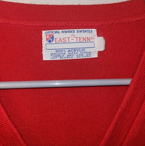 Aquinas College Basketball Vintage Official Award Sweater East-Tenn 100% Acrylic - Picture 5 of 9